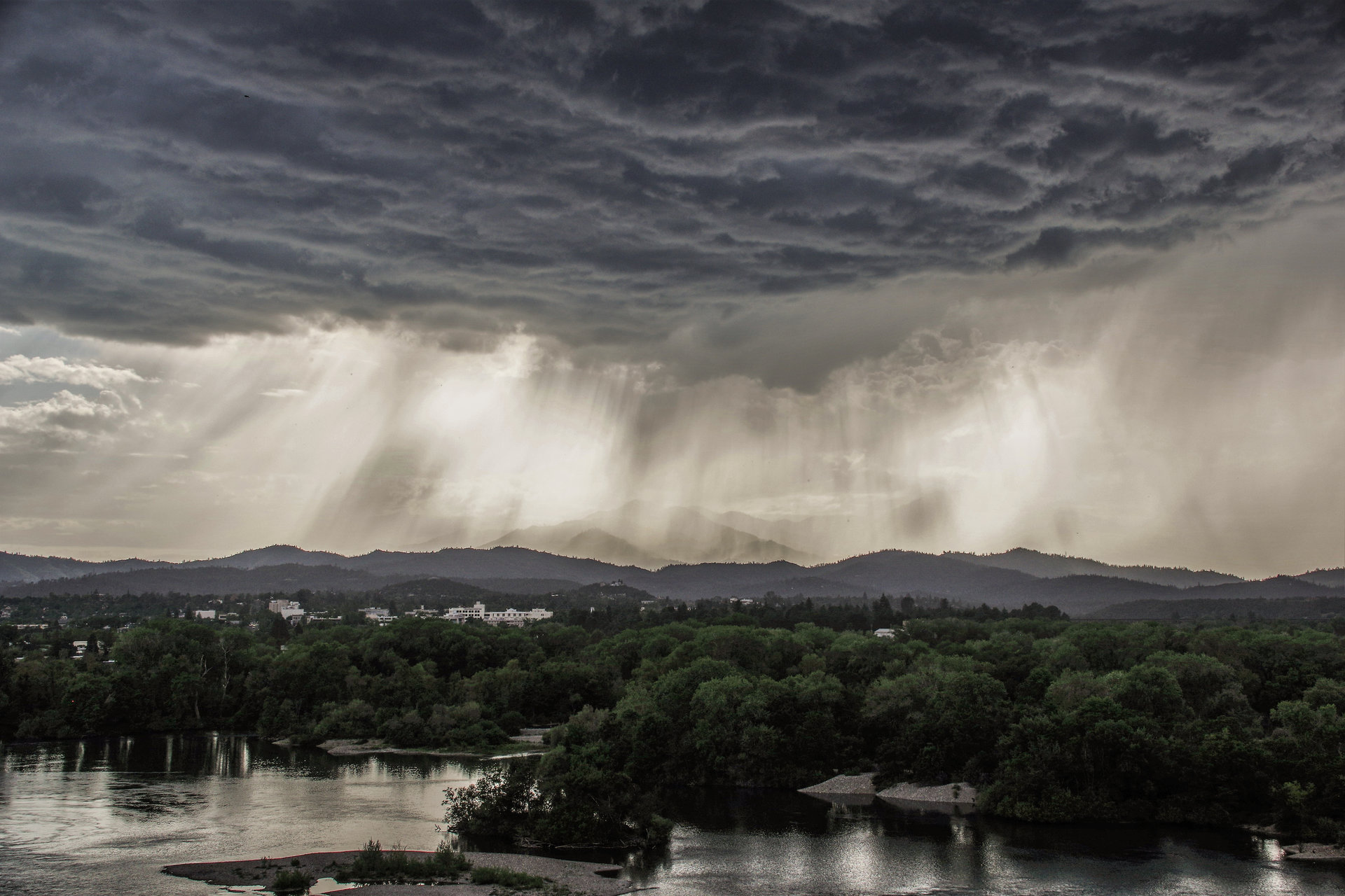 Flooding water out of heavy rain clouds in the Californian region.