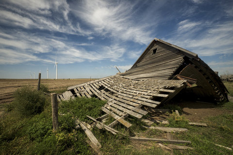 decrepit farmhouse in Kansas
