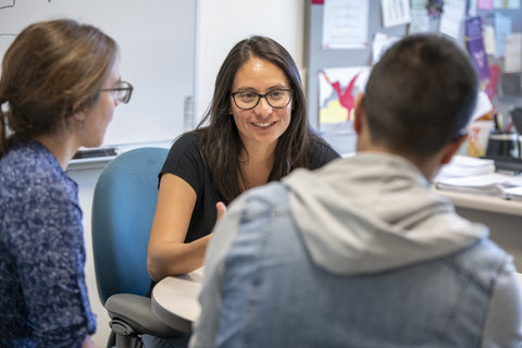 Paula Welander mentoring students