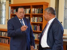 Susilo Bambang Yudhoyono speaks with Arun Majumdar